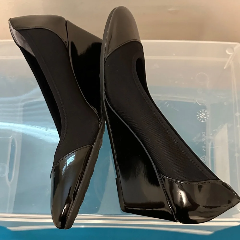 Life Stride Black Patent Wedge Heels Comfort Slip-On Size 9N EUC